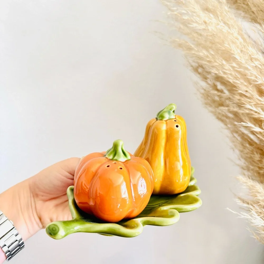 VINTAGE ANTHROPOLOGIE Gold Yellow Orange Pumpkin Squash Salt Pepper Shaker Plate
